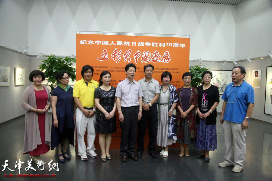 “五彩贝中国画展”在天津图书馆开展。