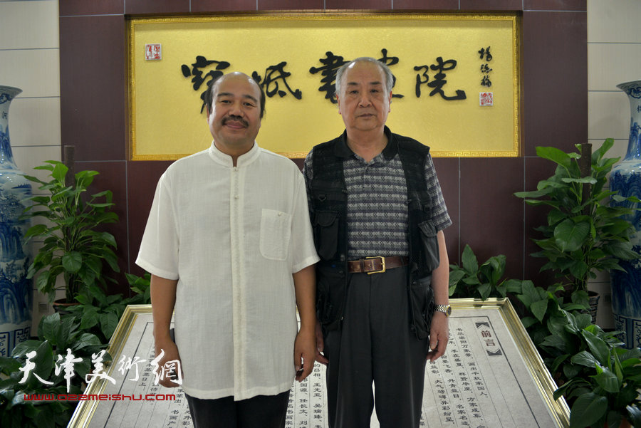 王振德、孟庆占在新落成的宝坻书画院。