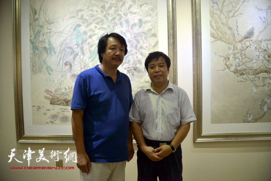李耀春、赵振章在新落成的宝坻书画院。