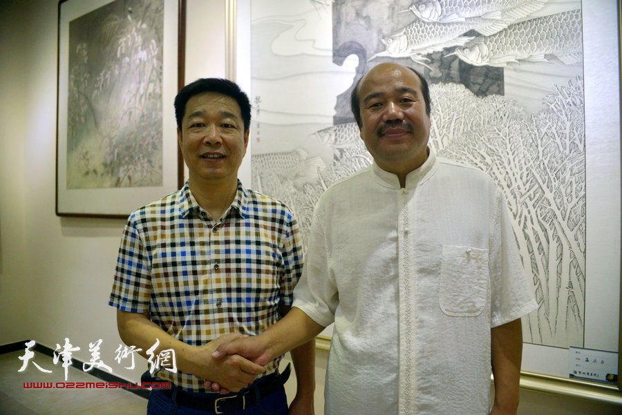 孟庆占、刘洪洋在新落成的宝坻书画院。