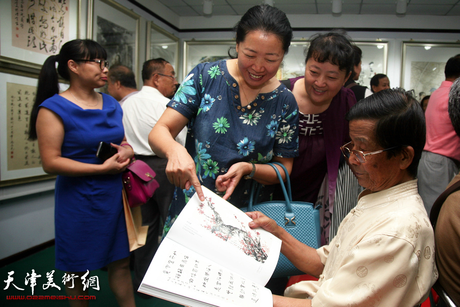 河东区举行纪念抗战胜利70周年书画作品展