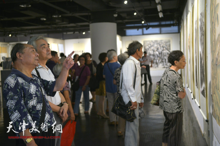 “到人民中去”京津冀百名艺术家志愿者赴抗战圣地服务采风创作成果巡展在天津美术学院美术馆开幕。