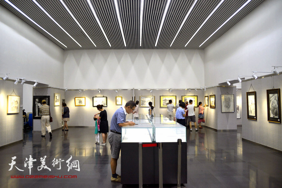 天津首届钢笔画学术展暨天津第二节钢笔画论坛开幕现场。
