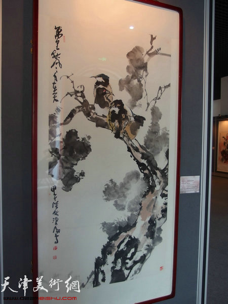 图为展出的尹沧海作品。