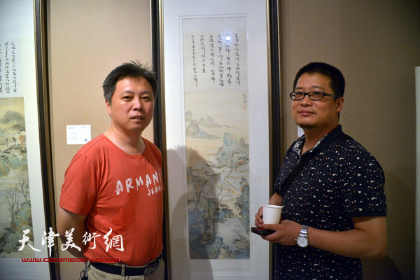 杨建君、闫勇在画展现场。