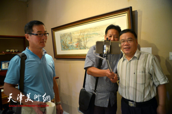 “空境·李旭飞山水画作品展”8月29日在鼎天美术公馆开幕。图为现场。