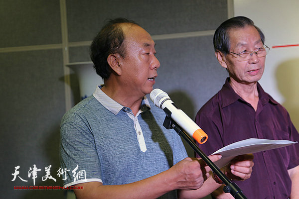 天津市政协书画艺术研究会常务副会长崔志强主持开幕式