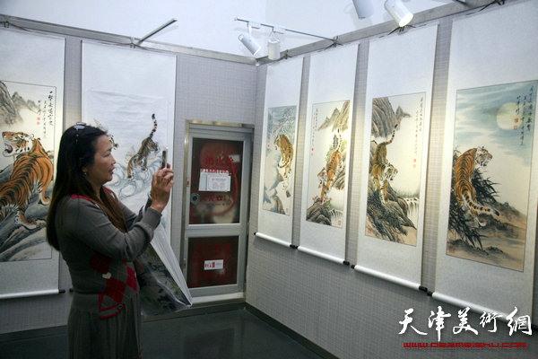 “天津市首届动物画作品展”在天津图书馆展览馆举行