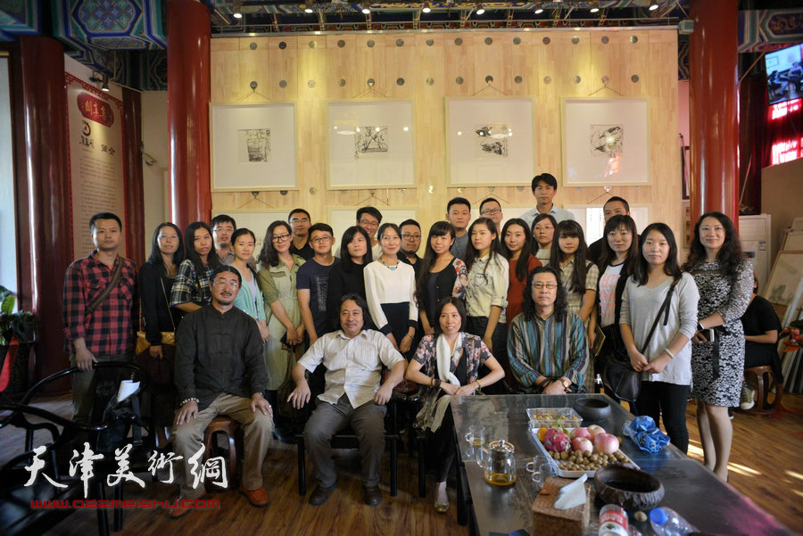 贾广健精品佳作9月13日在集真阁展出，图为现场。