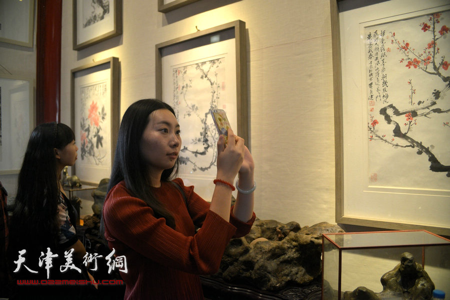 贾广健精品佳作9月13日在集真阁展出，图为现场。