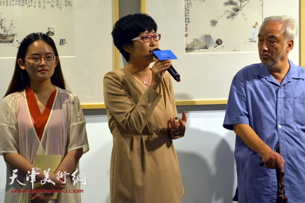 智慧山艺术中心总监高淑芳欢迎新老艺术家做客智慧山。