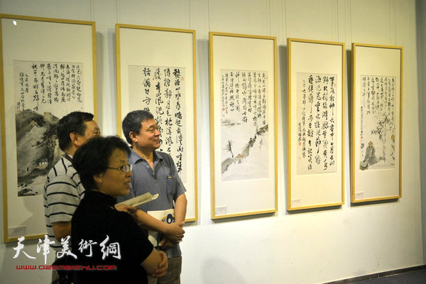 图为“诗意丹青•诗文书画融合四人展”现场。