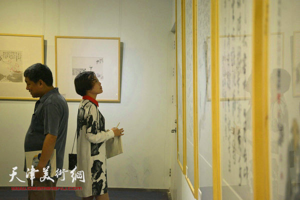 图为“诗意丹青•诗文书画融合四人展”现场。