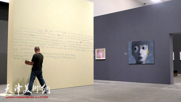 张晓刚在昆士兰现代美术馆