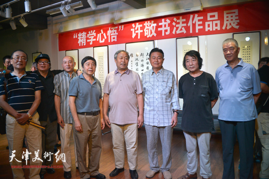 左起：陈传武、赵士英、许敬、毓峋、唐云来、赵毅、张明光、戴世隆在书展现场