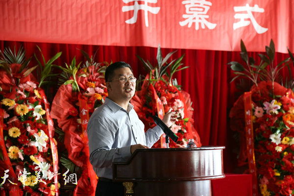 云淡风轻·张金荣国画作品展开幕仪式由原塘沽文联党组书记书法家李延春主持