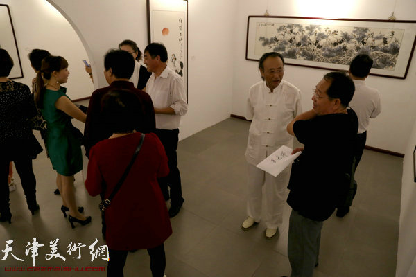 老友相会于张金荣画展