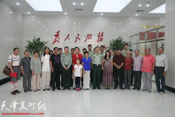 世华国际中国天津书画院为南开消防官兵捐赠书画作品