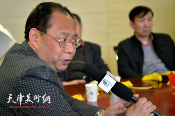 刘运峰在任云程书法作品研讨会上发言。