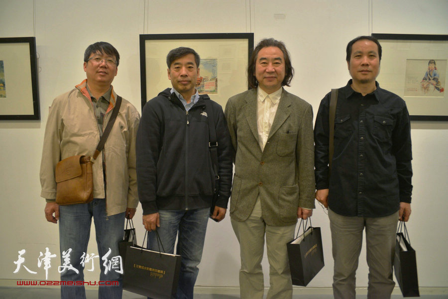 王小杰、齐宝成、陆家明、杨俊甫在画展现场。