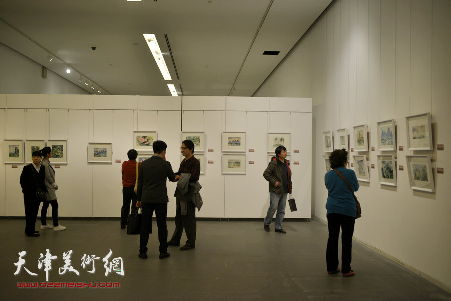 王双成水彩艺术回顾展现场。