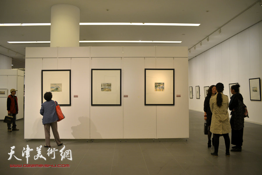 王双成水彩艺术回顾展现场。