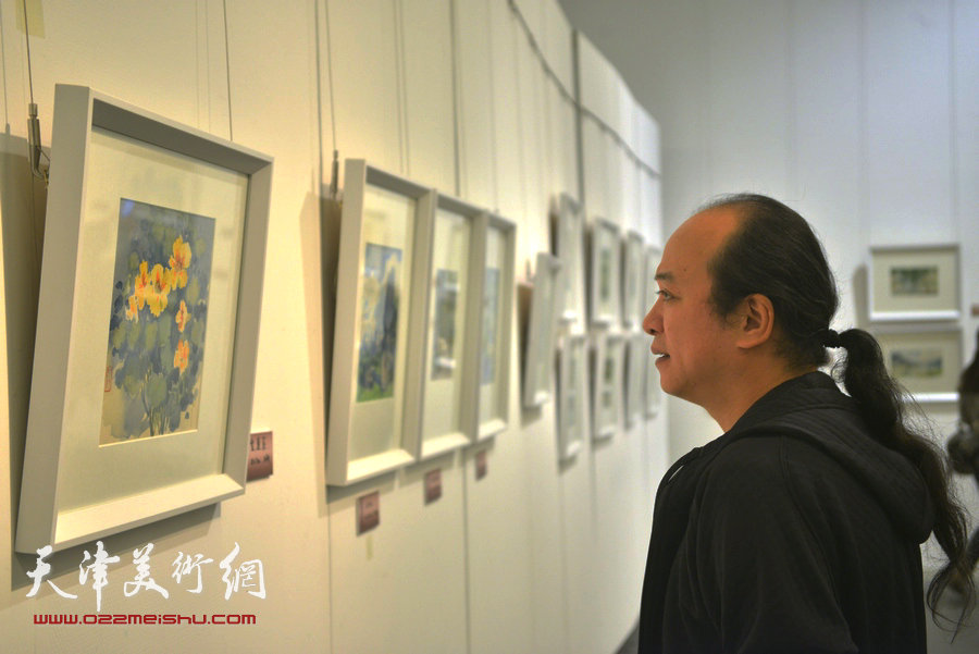 王双成水彩艺术回顾展现场。