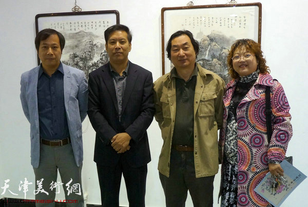 左起：杨顺和、徐庆举、韩石、张春蕾在展览现场