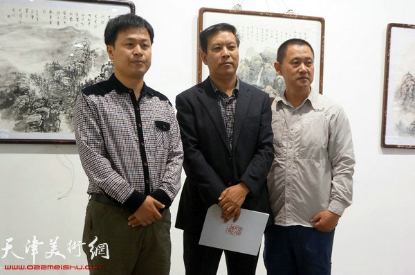 左起：画家张洪春、徐庆举、张金利在一起