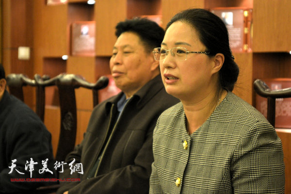 天津市红十字会党委书记、常务副会长张红到会祝贺。
