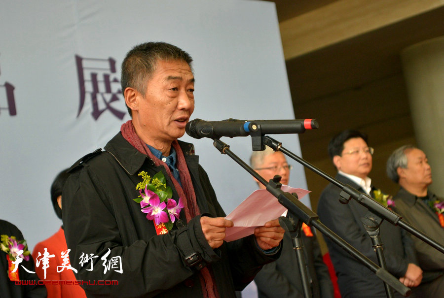 天津美术学院院长天邓国源致辞。