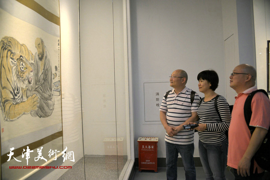 “墨韵禅心·张佩钢佛像展”在东莞长安饶宗颐美术馆展出。
