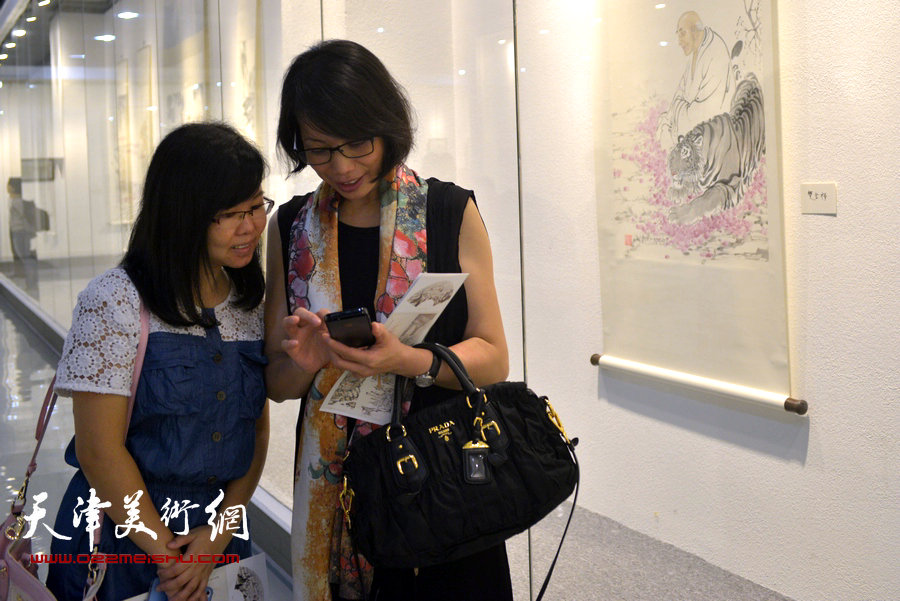“墨韵禅心·张佩钢佛像展”在东莞长安饶宗颐美术馆展出。