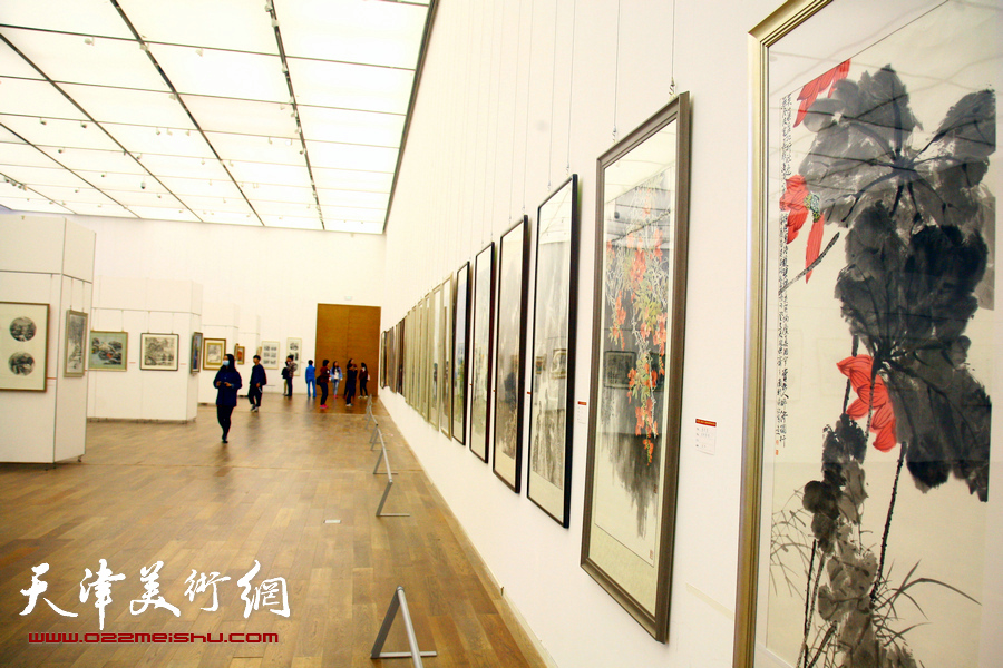 图为“深入生活、扎根人民”天津市美术作品写生展展览现场。