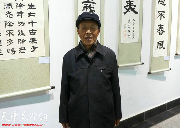 年龄最长、今年已经82岁高龄的参展会员徐锡廉在展厅