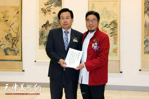 赠中华人民共和国驻光州总领事王宪民先生。