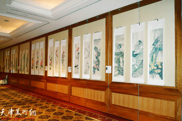 图为“海上丝路传风韵”五彩贝中国画展现场