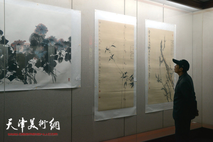 “丹青映和——肖映梅中国画作品展”11月21日在“扬州八怪”纪念馆举行，图为展览现场。