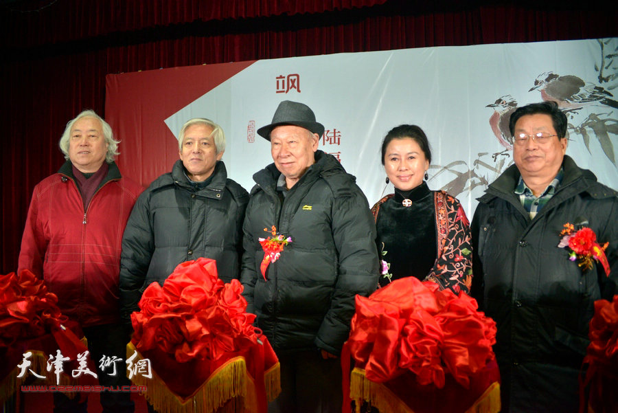 左起：张国兴、陆福林、李家旭、吴冬梅、赵海鹏在开幕仪式现场