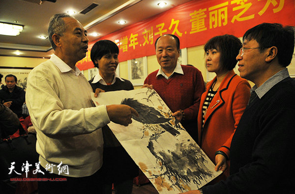 著名画家马凤柏喜收新徒仪式现场。