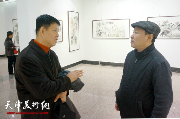 某大型企业的艺术顾问张建强先生（左）与知名人物画家张立涛先生....