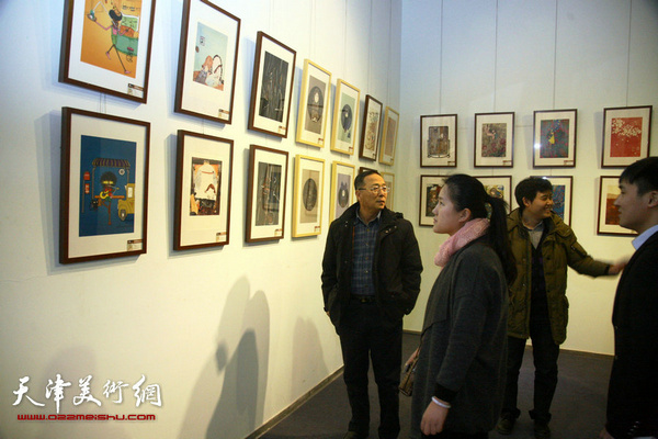 2015大艺时代原创插画设计大赛作品展及颁奖典礼在智慧山举行，图为展览现场。