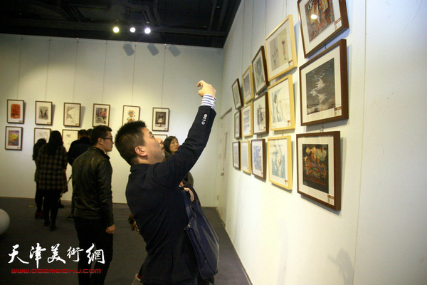 2015大艺时代原创插画设计大赛作品展及颁奖典礼在智慧山举行，图为展览现场。