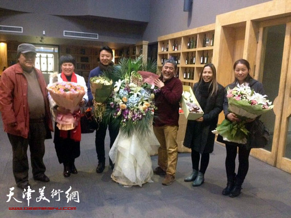 范敏版画作品展及版画艺术讲座在滨海新区泰达当代艺术博物馆举办。图为开幕仪式。