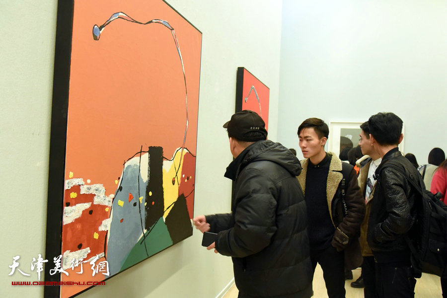 版上行—天津美术学院版画系教师作品展展览现场。