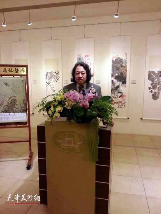 图为天津画院院长贾广健致辞。