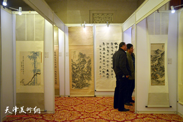 鼎天国际2015秋季艺术品拍卖会今天起在天津迎宾馆举行预展。