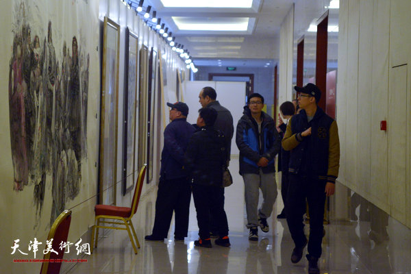 鼎天国际2015秋季艺术品拍卖会今天起在天津迎宾馆举行预展。
