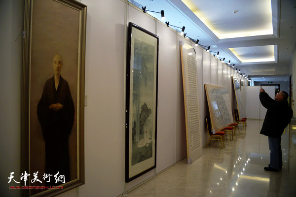 鼎天国际2015秋季艺术品拍卖会今天起在天津迎宾馆举行预展。