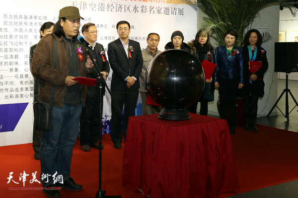 “溢彩空港—天津空港经济区水彩名家邀请展”日前在空港经济区文化中心优雅启幕。